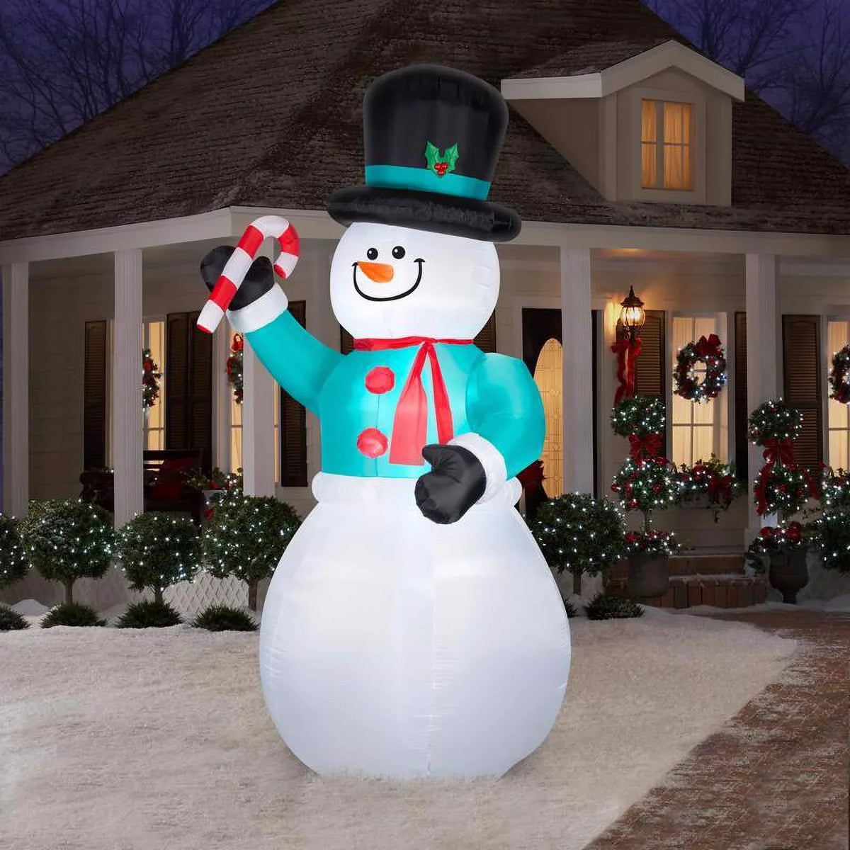 Inflatable. Gemmy LED Snowman with Candycane 12 ft